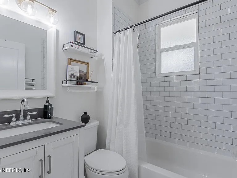 2784 Lydia St — Photo 24