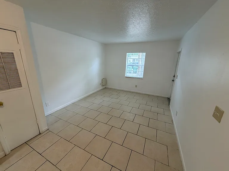 1504 E Sitka St #A — Photo 7