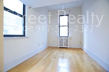 Rented by Street Realty Brokerage LLC