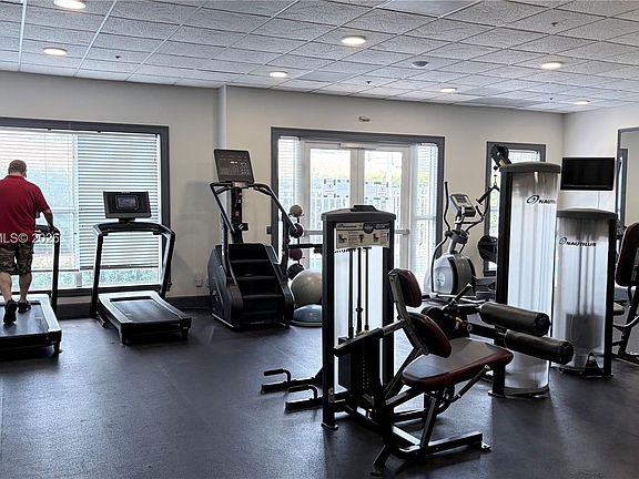 4th image of 2665 SW 37th Ave APT 405