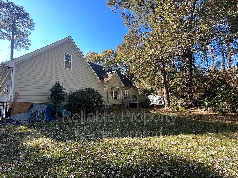 1004 Melville Ln — Photo 3