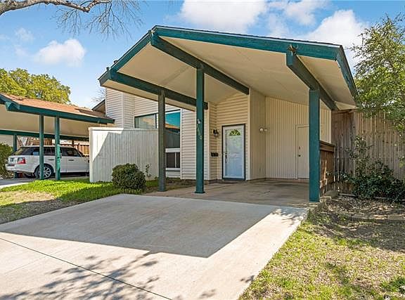 2nd image of 2660 Via La Paloma