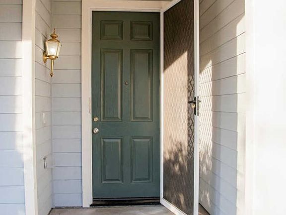 3rd image of 644 W Loyola Ave