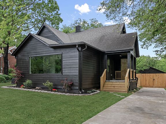 2nd image of 2703 Alhambra Cir