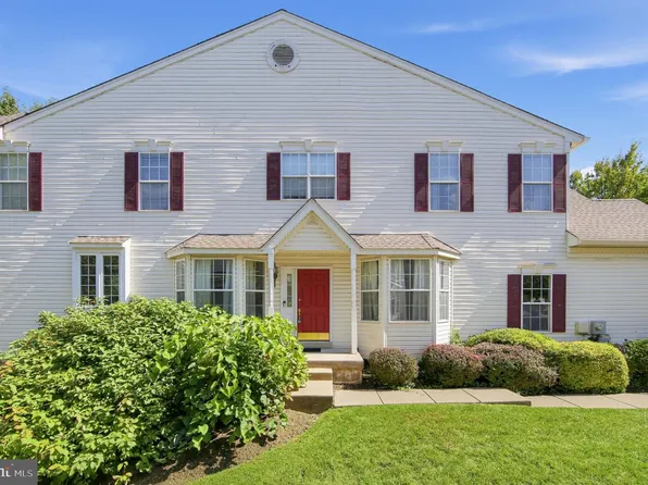 135 Fringetree Dr, West Chester, PA 19380