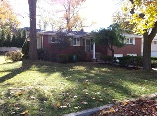 371 Castle Dr #1, Englewood Cliffs, NJ 07632