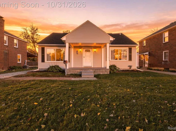 29416 Walnut St, Flat Rock, MI 48134