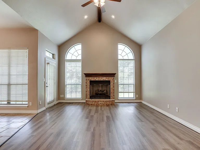 3341 Heritage Green Cir — Photo 28
