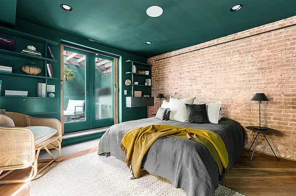 Sold by Compass | media 7