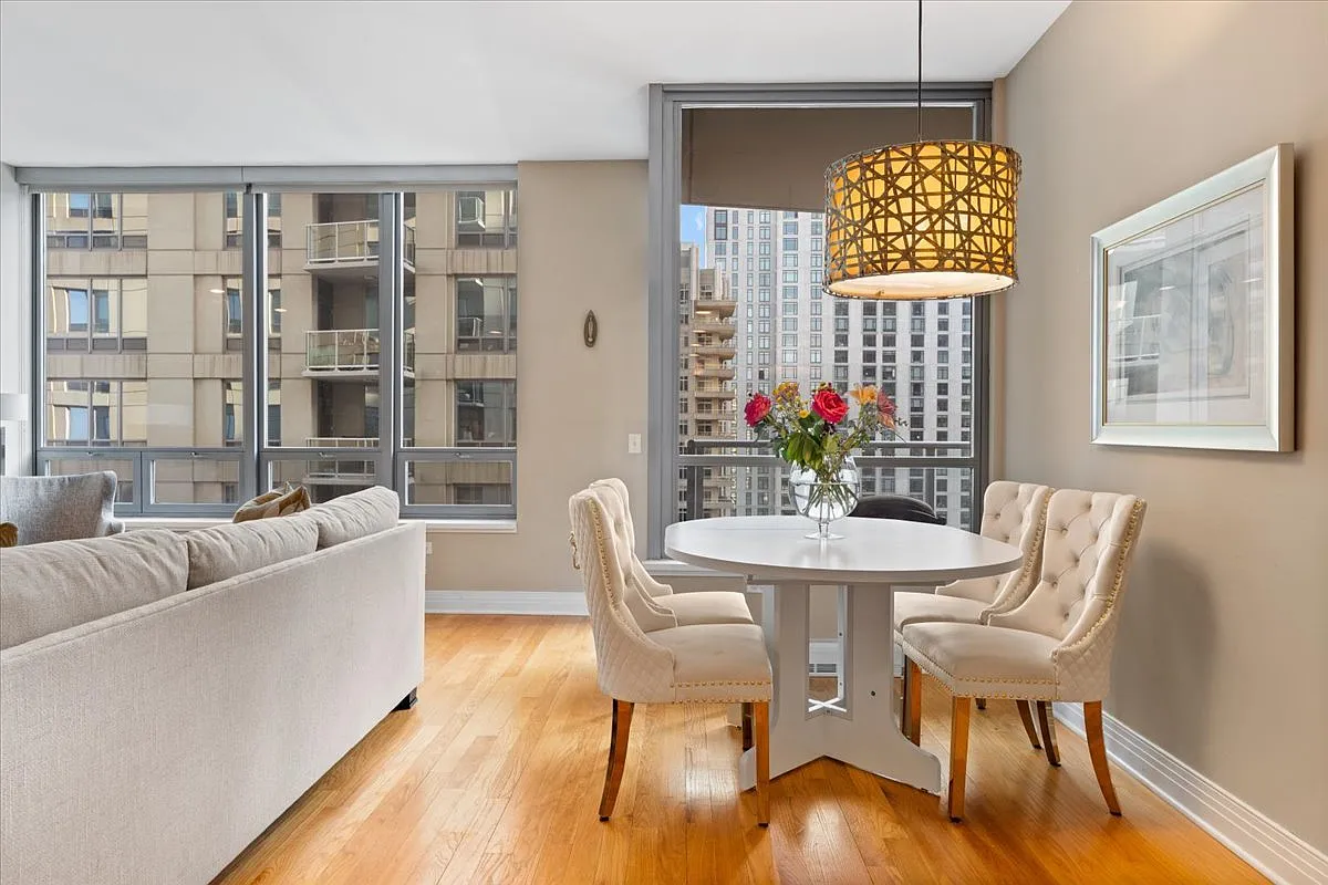 2 bed, 1373 sqft, $5,300 — Photo 4