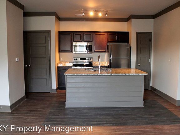 4th image of 556 Emmett Ave APT 25