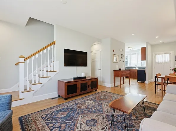 93 E Central St Unit 10, Natick, MA 01760