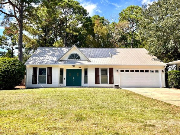 26 Neptune Dr, Mary Esther, FL 32569