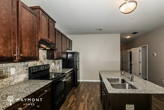 1585 Iris Walk — Photo 8
