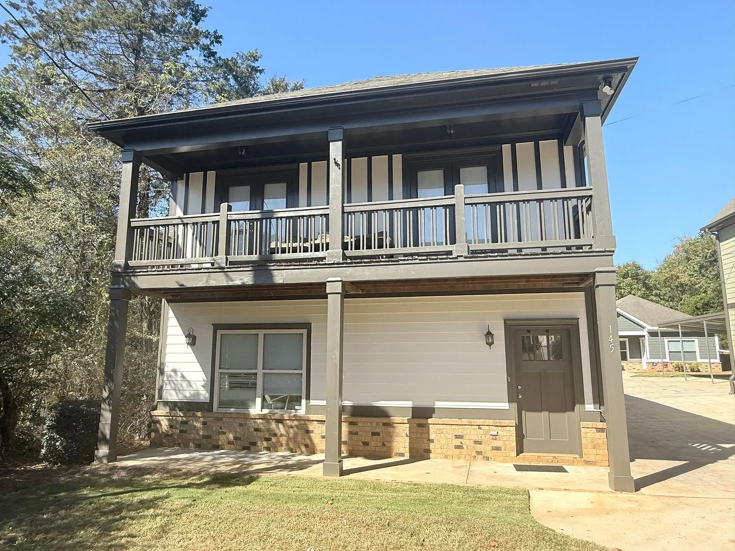 Four Bedroom Near Downtown Athens — Photo 1