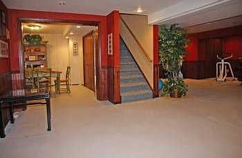 4th image of 380 Clint Ct