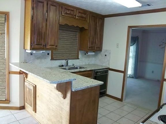 2nd image of 1025 Haverhill Trl
