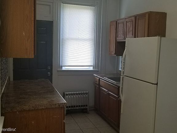 818 Spring St Kitchen 2