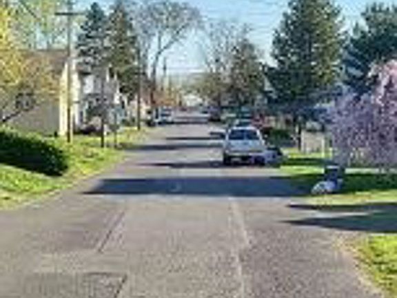 Exterior Neighborhood (street photo)