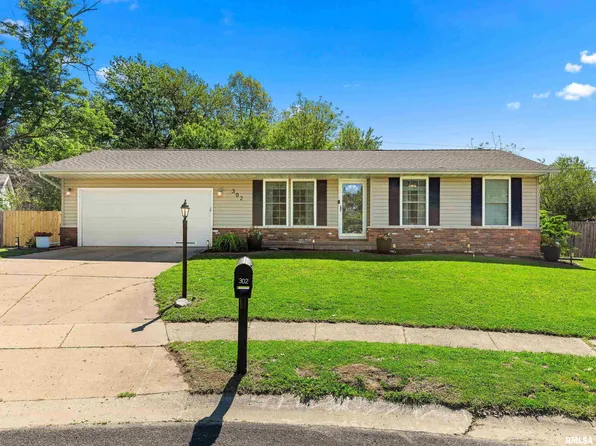 302 Carlock Ct, Washington, IL 61571