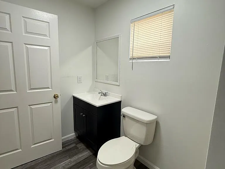 1317 N Short Madison St — Photo 8