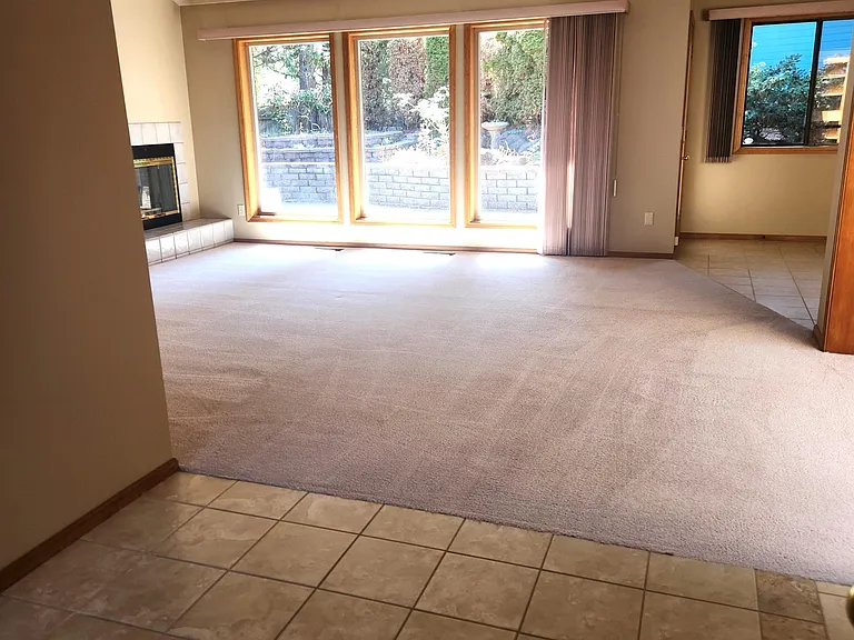 611 NE Tracker Ct — Photo 5