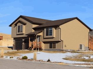 906 Gainsboro Dr, Rapid City, SD 57701