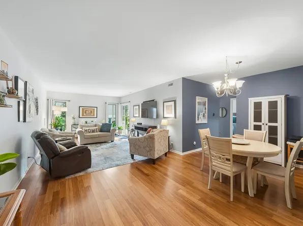 1214 Gulfstream Pkwy #19B, Libertyville, IL 60048