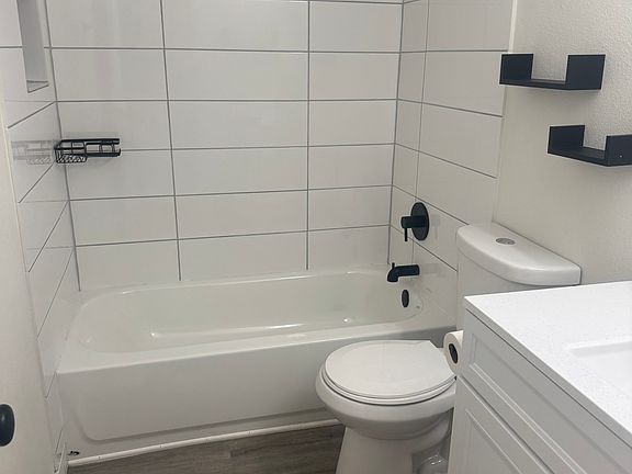 3rd image of 2834 Carmel Cir