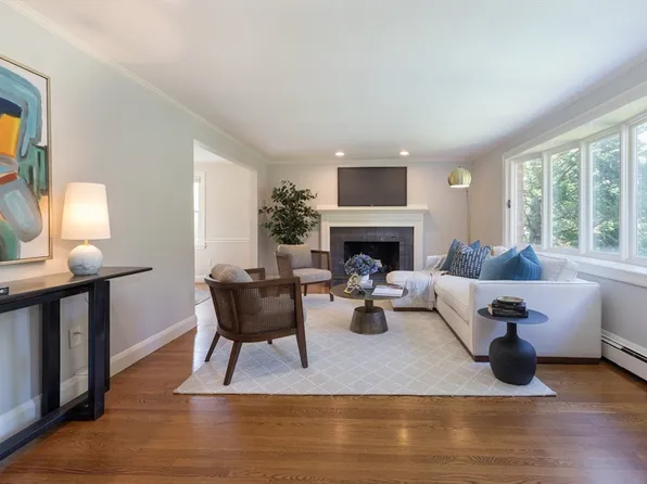 1097 Concord Ave, Belmont, MA 02478