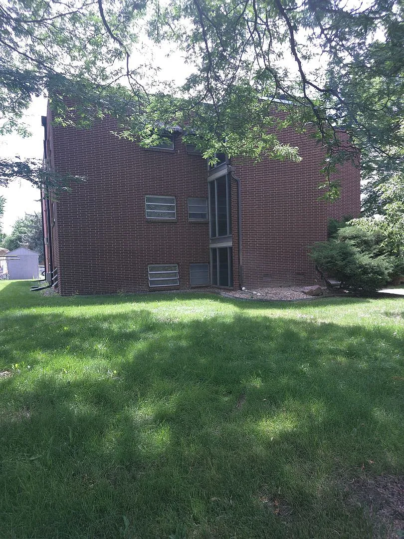 702 Emery — Photo 1