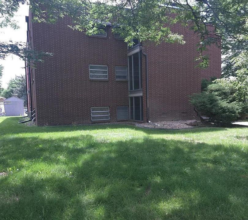 702 Emery