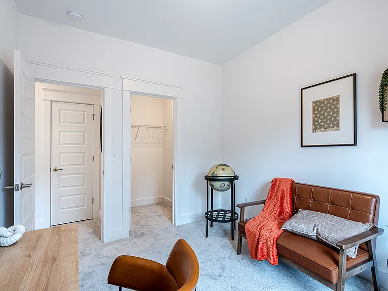 153 Collin Pl — Photo 4