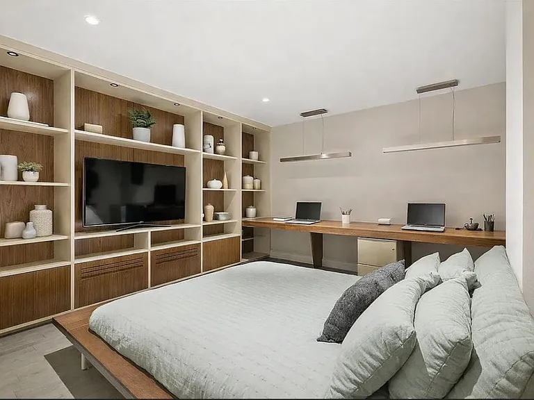 416 W 52nd St #205 — Photo 3