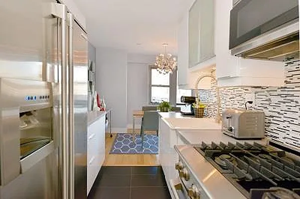 Sold by R New York | media 4