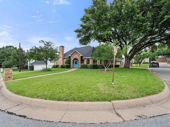 2nd image of 4505 Long Island Ln