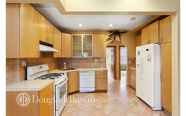 Rented by Douglas Elliman | media 24