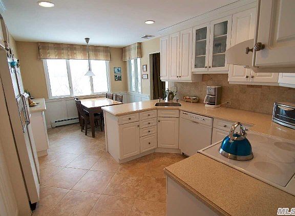 4th image of 826 Marilyn Ln