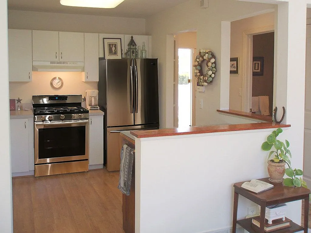 2665 Miller Ave photo 1