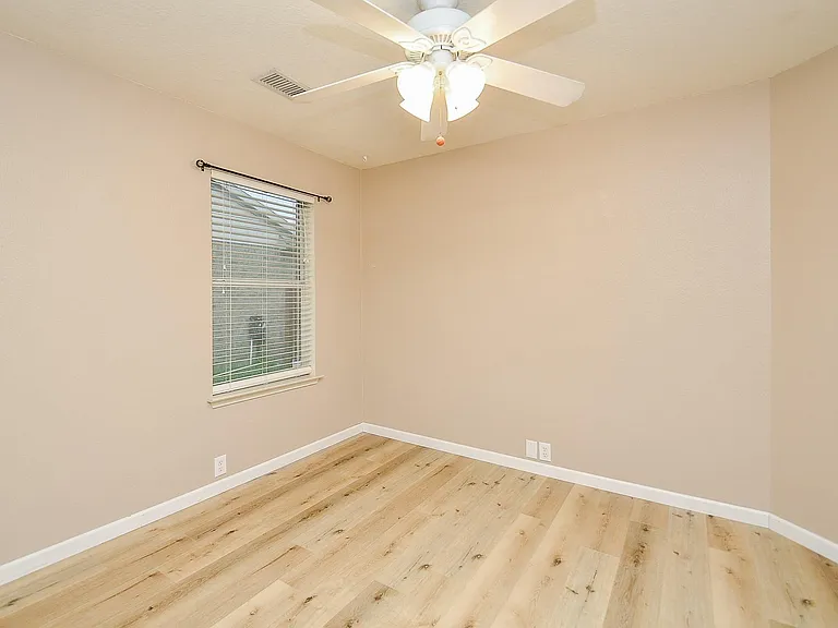 4818 King Hallow Ln — Photo 25
