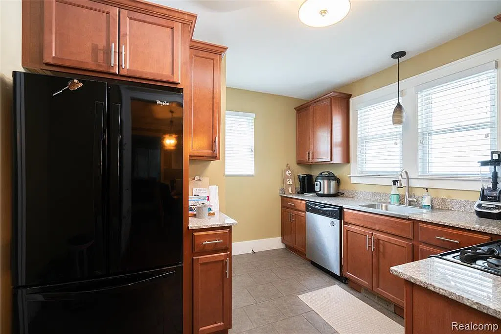 610 Gardenia Ave — Photo 1