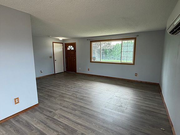 3rd image of 13701 Douglas Rd