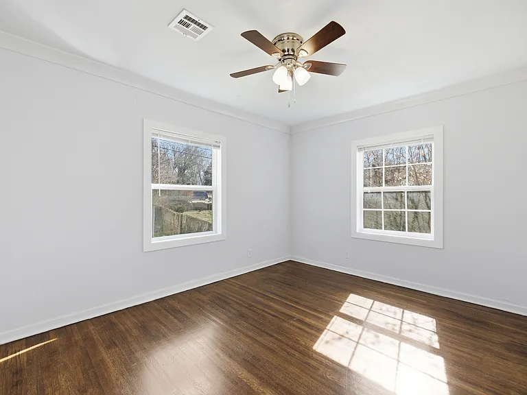 205 N Zenith Ave — Photo 15