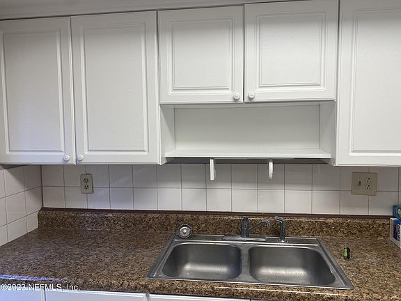 3rd image of 616 OAKS HOLLOW Court #C2-1