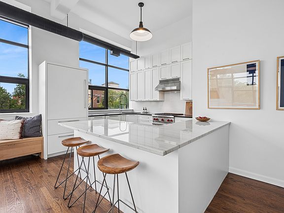 2nd image of 1137 N Wood St APT 2E