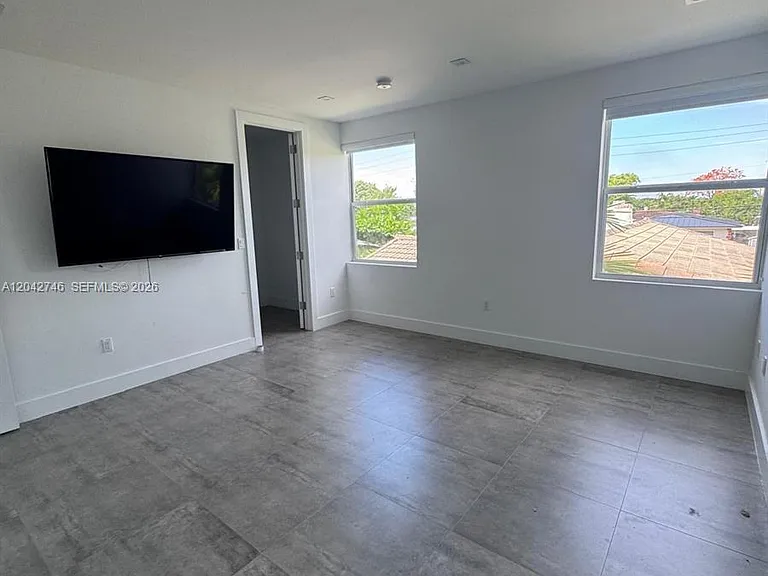 2947 SW 27th Ter #0 — Photo 13