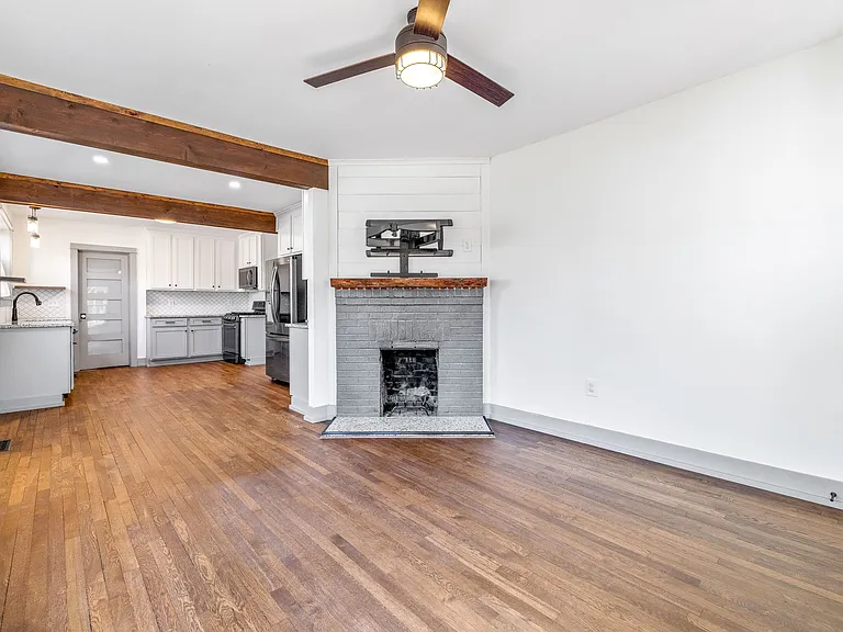 622 Dyer St — Photo 6