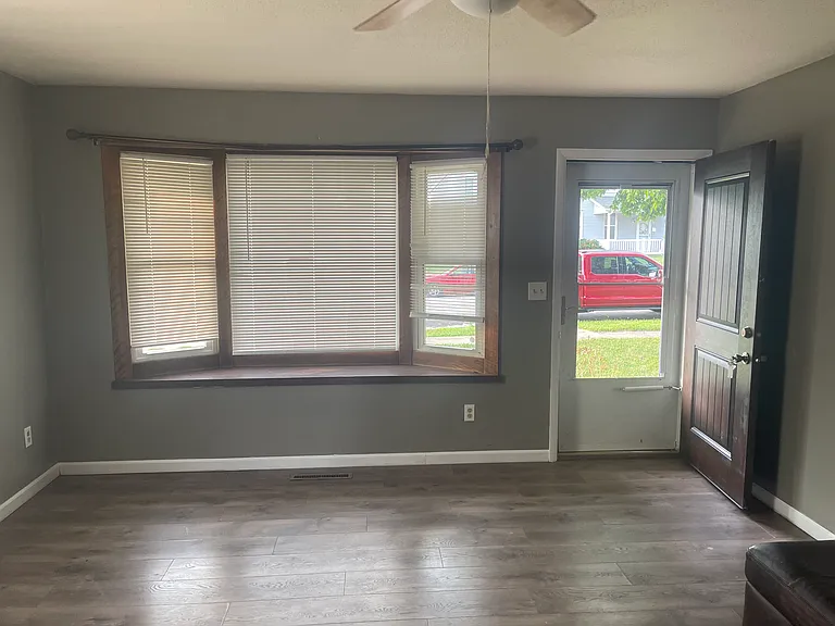 710 Van Buren St — Photo 4
