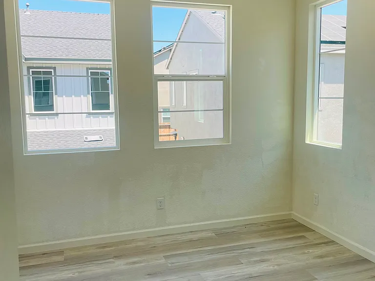 3280 Sunny Gate Ln — Photo 5