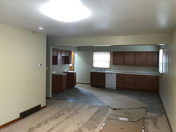 3rd image of 908 Burbank Ave